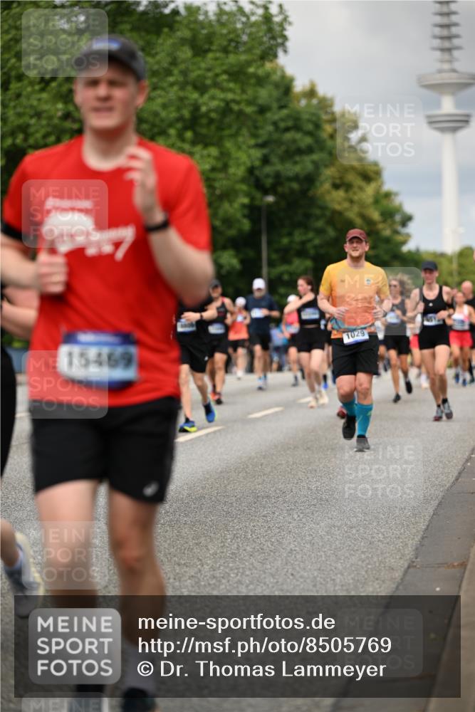 29.06.2025 - hella hamburg halbmarathon Dr. Thomas Lammeyer http://msf.ph/oto/8505769 29.06.2025 10:27:24 Kennedybrücke 1029, 1187, 1362, 1372, 1853, 2022, 2294, 2514, 3003, 3013, 3029, 3769, 4728, 4793, 4969, 5223, 5629, 5798, 5838, 6578, 6747, 6784, 6785, 7266, 7891, 7919, 8355, 8687, 8688, 8715, 9133, 9256, 9301, 9512, 9913, 10088 meine-sportfotos.de