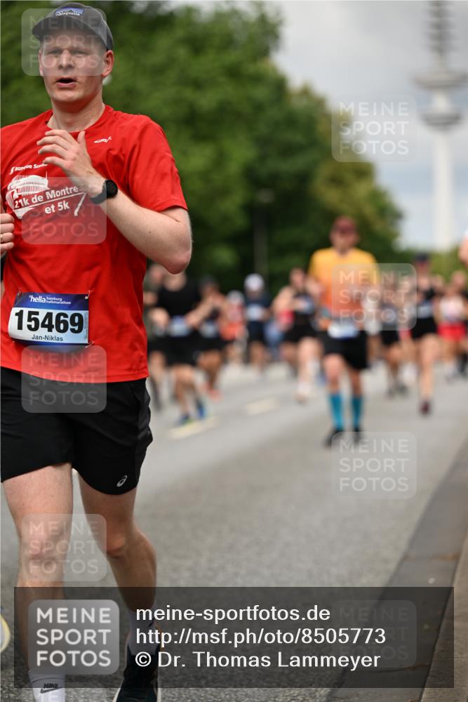 29.06.2025 - hella hamburg halbmarathon Dr. Thomas Lammeyer http://msf.ph/oto/8505773 29.06.2025 10:27:24 Kennedybrücke 1029, 1187, 1362, 1372, 1853, 2022, 2294, 2514, 3003, 3013, 3029, 3769, 4728, 4793, 4969, 5223, 5629, 5798, 5838, 6578, 6747, 6784, 6785, 7266, 7891, 7919, 8355, 8687, 8688, 8715, 9133, 9256, 9301, 9512, 9913, 10088 meine-sportfotos.de