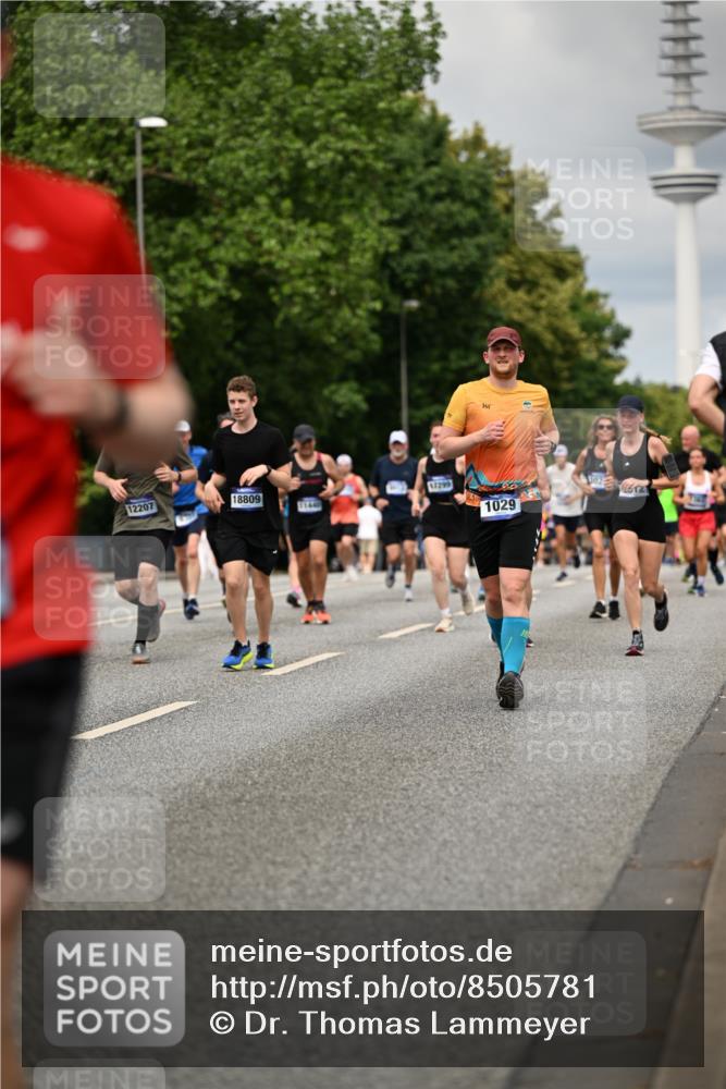 29.06.2025 - hella hamburg halbmarathon Dr. Thomas Lammeyer http://msf.ph/oto/8505781 29.06.2025 10:27:24 Kennedybrücke 1029, 1187, 1362, 1372, 1853, 2022, 2294, 2514, 3003, 3013, 3029, 3769, 4728, 4793, 4969, 5223, 5629, 5798, 5838, 6578, 6747, 6784, 6785, 7266, 7891, 7919, 8355, 8687, 8688, 8715, 9133, 9256, 9301, 9512, 9913, 10088 meine-sportfotos.de
