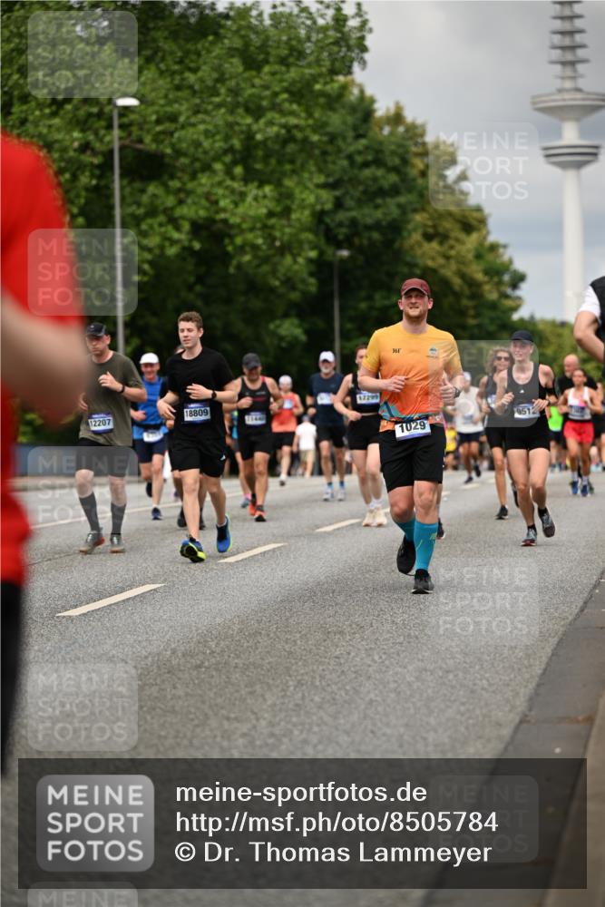 29.06.2025 - hella hamburg halbmarathon Dr. Thomas Lammeyer http://msf.ph/oto/8505784 29.06.2025 10:27:25 Kennedybrücke 1029, 1187, 1362, 1372, 1853, 2022, 2294, 2514, 3003, 3013, 3029, 3769, 4728, 4793, 4969, 5223, 5629, 5798, 5838, 6578, 6747, 6784, 6785, 7266, 7891, 7919, 8355, 8687, 8688, 8715, 9133, 9256, 9301, 9512, 9913, 10088 meine-sportfotos.de