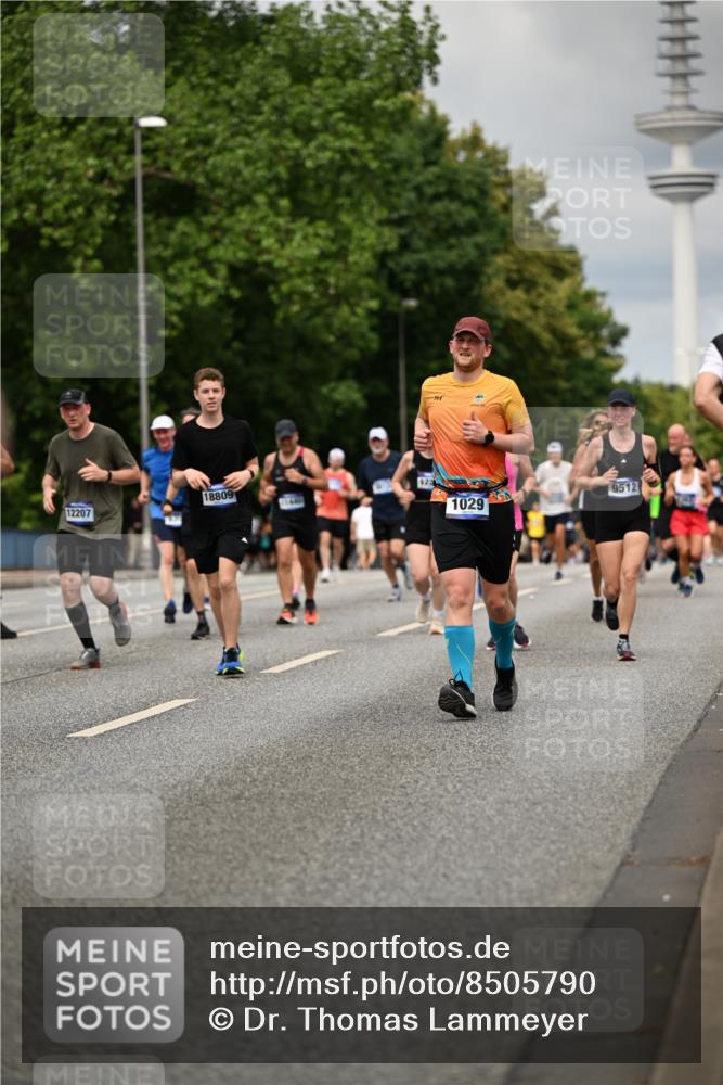 29.06.2025 - hella hamburg halbmarathon Dr. Thomas Lammeyer http://msf.ph/oto/8505790 29.06.2025 10:27:25 Kennedybrücke 1029, 1187, 1362, 1372, 1853, 2022, 2294, 2514, 3003, 3013, 3029, 3769, 4728, 4793, 4969, 5223, 5629, 5798, 5838, 6578, 6747, 6784, 6785, 7266, 7891, 7919, 8355, 8687, 8688, 8715, 9133, 9256, 9301, 9512, 9913, 10088 meine-sportfotos.de