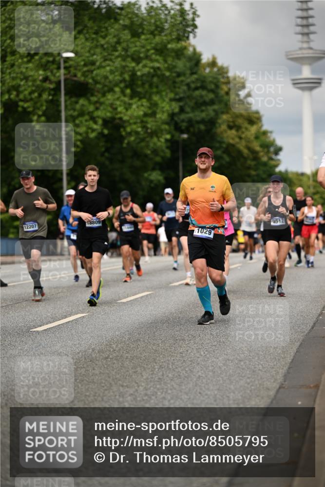 29.06.2025 - hella hamburg halbmarathon Dr. Thomas Lammeyer http://msf.ph/oto/8505795 29.06.2025 10:27:25 Kennedybrücke 1029, 1187, 1362, 1372, 1853, 2022, 2294, 2514, 3003, 3013, 3029, 3769, 4728, 4793, 4969, 5223, 5629, 5798, 5838, 6578, 6747, 6784, 6785, 7266, 7891, 7919, 8355, 8687, 8688, 8715, 9133, 9256, 9301, 9512, 9913, 10088 meine-sportfotos.de
