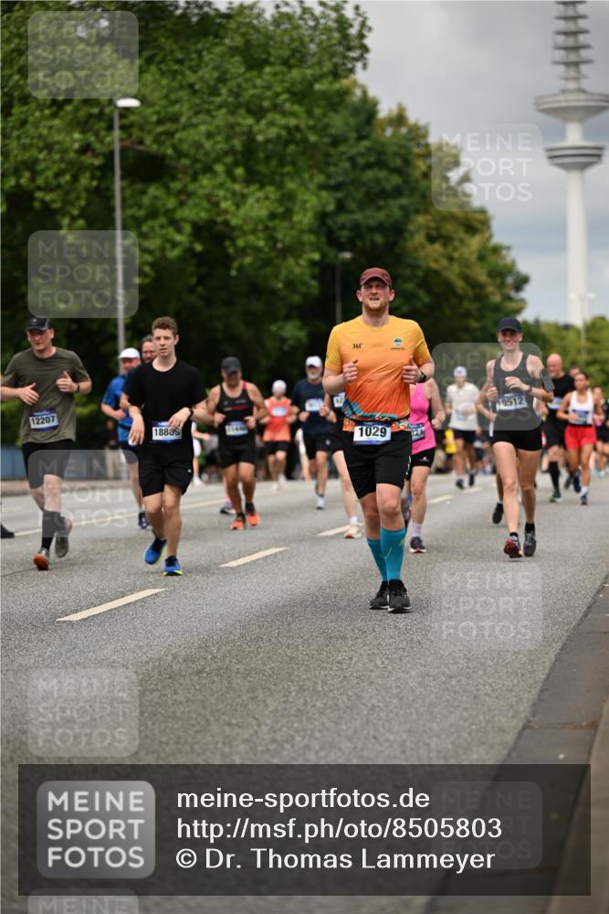 29.06.2025 - hella hamburg halbmarathon Dr. Thomas Lammeyer http://msf.ph/oto/8505803 29.06.2025 10:27:25 Kennedybrücke 1029, 1187, 1362, 1372, 1853, 2022, 2294, 2514, 3003, 3013, 3029, 3769, 4728, 4793, 4969, 5223, 5629, 5798, 5838, 6578, 6747, 6784, 6785, 7266, 7891, 7919, 8355, 8687, 8688, 8715, 9133, 9256, 9301, 9512, 9913, 10088 meine-sportfotos.de