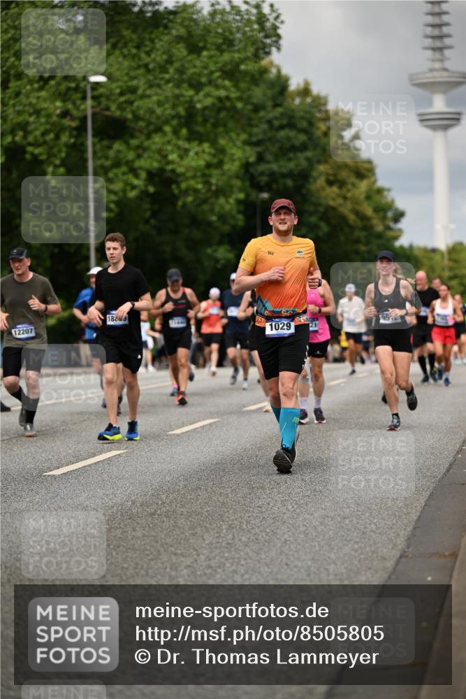29.06.2025 - hella hamburg halbmarathon Dr. Thomas Lammeyer http://msf.ph/oto/8505805 29.06.2025 10:27:25 Kennedybrücke 1029, 1187, 1362, 1372, 1853, 2022, 2294, 2514, 3003, 3013, 3029, 3769, 4728, 4793, 4969, 5223, 5629, 5798, 5838, 6578, 6747, 6784, 6785, 7266, 7891, 7919, 8355, 8687, 8688, 8715, 9133, 9256, 9301, 9512, 9913, 10088 meine-sportfotos.de