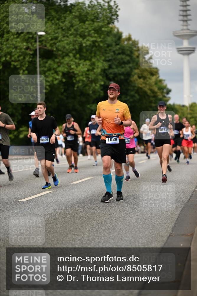 29.06.2025 - hella hamburg halbmarathon Dr. Thomas Lammeyer http://msf.ph/oto/8505817 29.06.2025 10:27:25 Kennedybrücke 1029, 1187, 1362, 1372, 1853, 2022, 2294, 2514, 3003, 3013, 3029, 3769, 4728, 4793, 4969, 5223, 5629, 5798, 5838, 6578, 6747, 6784, 6785, 7266, 7891, 7919, 8355, 8687, 8688, 8715, 9133, 9256, 9301, 9512, 9913, 10088 meine-sportfotos.de