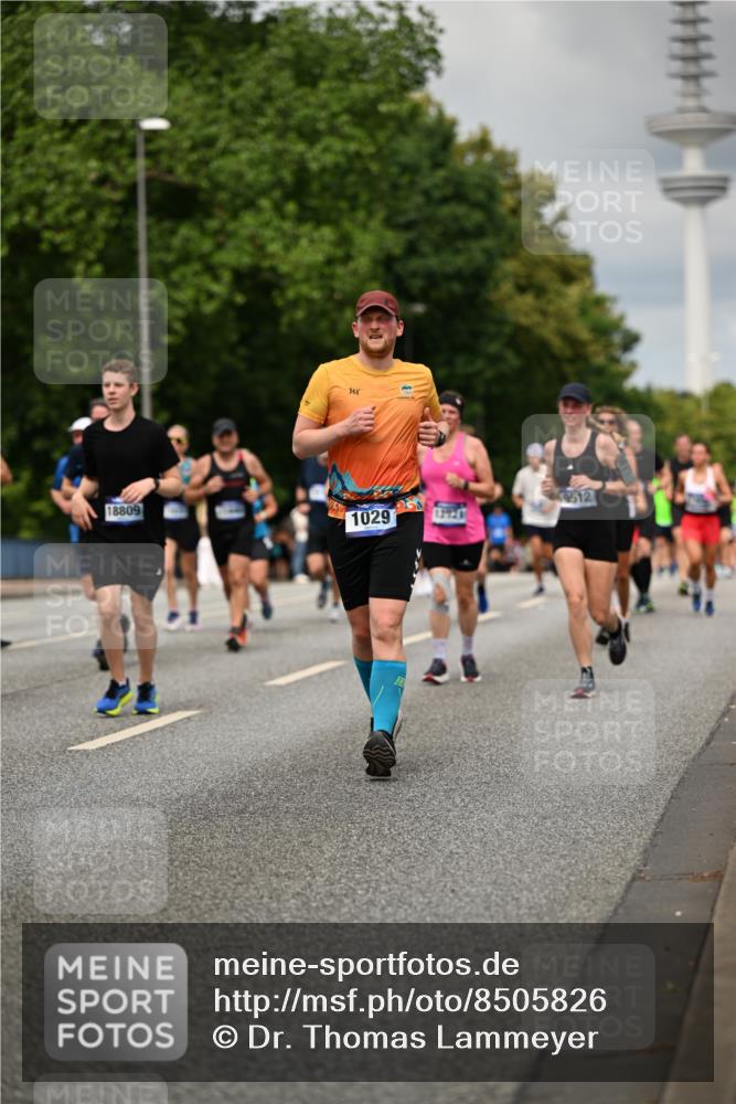 29.06.2025 - hella hamburg halbmarathon Dr. Thomas Lammeyer http://msf.ph/oto/8505826 29.06.2025 10:27:26 Kennedybrücke 1029, 1187, 1362, 1372, 1853, 2022, 2294, 2514, 2925, 3003, 3013, 3029, 3769, 4728, 4793, 5223, 5629, 5798, 5838, 6578, 6784, 6785, 7266, 7919, 8355, 8687, 8688, 8715, 9133, 9301, 9512, 9913, 10088 meine-sportfotos.de