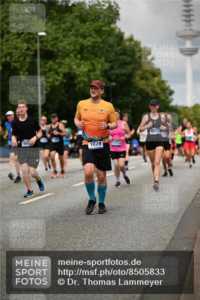 29.06.2025 - hella hamburg halbmarathon Dr. Thomas Lammeyer http://msf.ph/oto/8505833 29.06.2025 10:27:26 Kennedybrücke 1029, 1187, 1362, 1372, 1853, 2022, 2294, 2514, 2925, 3003, 3013, 3029, 3769, 4728, 4793, 5223, 5629, 5798, 5838, 6578, 6784, 6785, 7266, 7919, 8355, 8687, 8688, 8715, 9133, 9301, 9512, 9913, 10088 meine-sportfotos.de