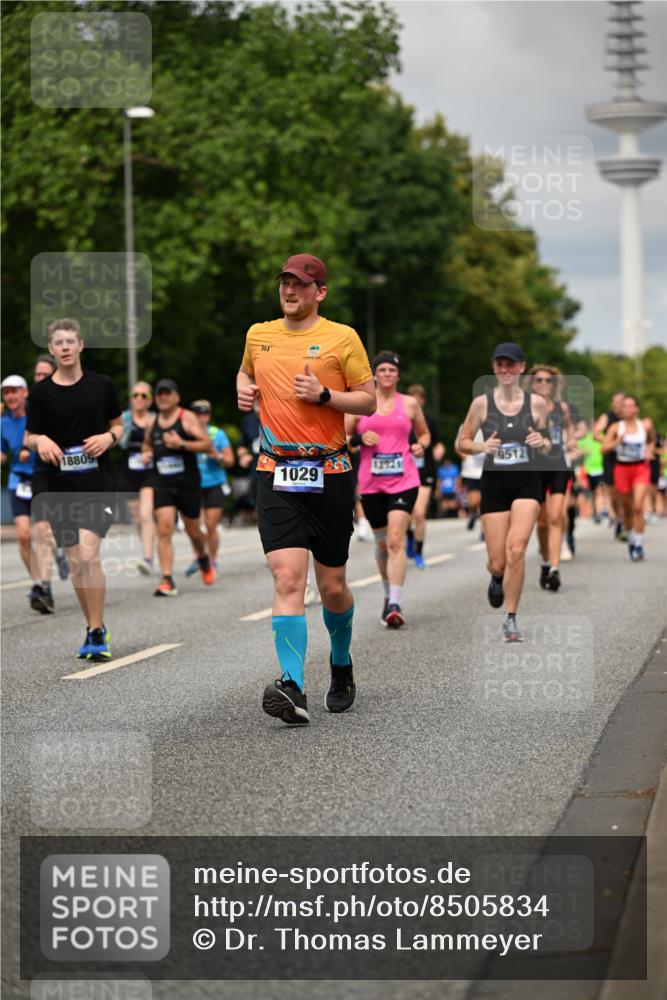 29.06.2025 - hella hamburg halbmarathon Dr. Thomas Lammeyer http://msf.ph/oto/8505834 29.06.2025 10:27:26 Kennedybrücke 1029, 1187, 1362, 1372, 1853, 2022, 2294, 2514, 2925, 3003, 3013, 3029, 3769, 4728, 4793, 5223, 5629, 5798, 5838, 6578, 6784, 6785, 7266, 7919, 8355, 8687, 8688, 8715, 9133, 9301, 9512, 9913, 10088 meine-sportfotos.de