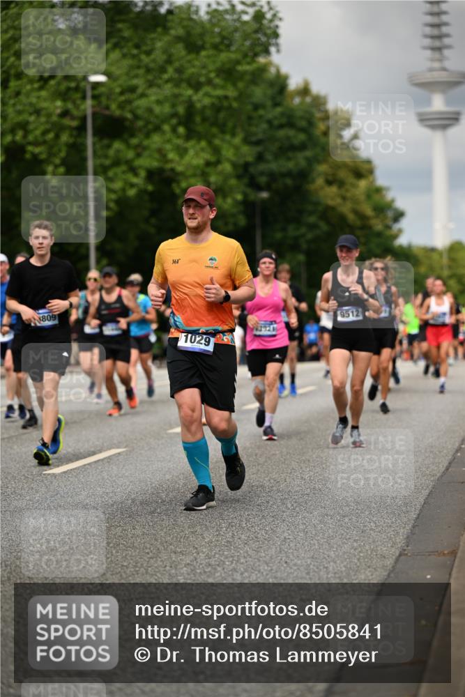 29.06.2025 - hella hamburg halbmarathon Dr. Thomas Lammeyer http://msf.ph/oto/8505841 29.06.2025 10:27:26 Kennedybrücke 1029, 1187, 1362, 1372, 1853, 2022, 2294, 2514, 2925, 3003, 3013, 3029, 3769, 4728, 4793, 5223, 5629, 5798, 5838, 6578, 6784, 6785, 7266, 7919, 8355, 8687, 8688, 8715, 9133, 9301, 9512, 9913, 10088 meine-sportfotos.de