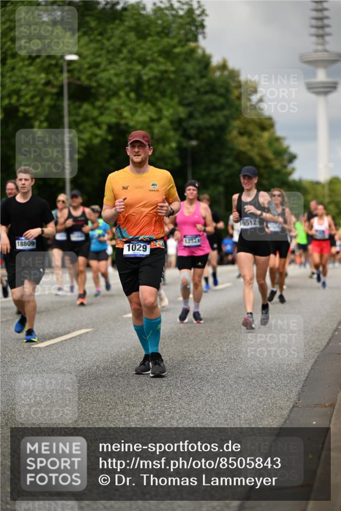 29.06.2025 - hella hamburg halbmarathon Dr. Thomas Lammeyer http://msf.ph/oto/8505843 29.06.2025 10:27:27 Kennedybrücke 1029, 1187, 1362, 1372, 1853, 2022, 2294, 2925, 3003, 3013, 3029, 4728, 4793, 5223, 5343, 5629, 5798, 6578, 6784, 6785, 7266, 7919, 8355, 8687, 8688, 8715, 9133, 9301, 9512, 9913, 10088 meine-sportfotos.de