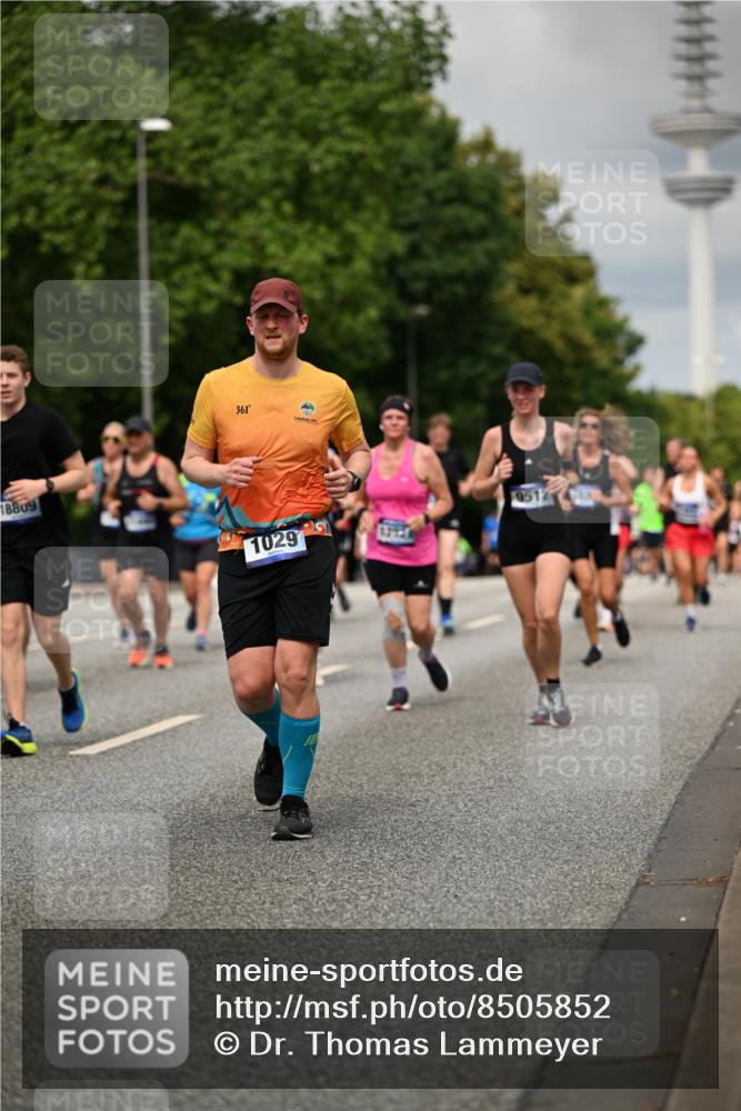 29.06.2025 - hella hamburg halbmarathon Dr. Thomas Lammeyer http://msf.ph/oto/8505852 29.06.2025 10:27:27 Kennedybrücke 1029, 1187, 1362, 1372, 1853, 2022, 2294, 2925, 3003, 3013, 3029, 4728, 4793, 5223, 5343, 5629, 5798, 6578, 6784, 6785, 7266, 7919, 8355, 8687, 8688, 8715, 9133, 9301, 9512, 9913, 10088 meine-sportfotos.de