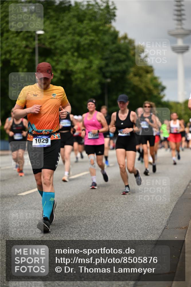 29.06.2025 - hella hamburg halbmarathon Dr. Thomas Lammeyer http://msf.ph/oto/8505876 29.06.2025 10:27:28 Kennedybrücke 1029, 1187, 1362, 1372, 1853, 2022, 2294, 2925, 3013, 3029, 4728, 4793, 5223, 5343, 5629, 5798, 6578, 6784, 6785, 7266, 7919, 8355, 8687, 8688, 8715, 9133, 9301, 9512, 9913, 10088 meine-sportfotos.de