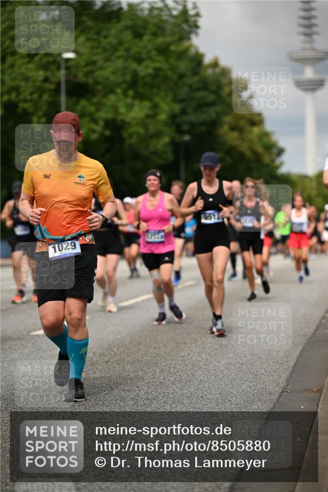 29.06.2025 - hella hamburg halbmarathon Dr. Thomas Lammeyer http://msf.ph/oto/8505880 29.06.2025 10:27:28 Kennedybrücke 1029, 1187, 1362, 1372, 1853, 2022, 2294, 2925, 3013, 3029, 4728, 4793, 5223, 5343, 5629, 5798, 6578, 6784, 6785, 7266, 7919, 8355, 8687, 8688, 8715, 9133, 9301, 9512, 9913, 10088 meine-sportfotos.de