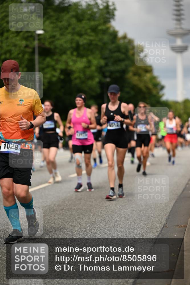 29.06.2025 - hella hamburg halbmarathon Dr. Thomas Lammeyer http://msf.ph/oto/8505896 29.06.2025 10:27:28 Kennedybrücke 1029, 1187, 1362, 1372, 1853, 2022, 2294, 2925, 3013, 3029, 4728, 4793, 5223, 5343, 5629, 5798, 6578, 6784, 6785, 7266, 7919, 8355, 8687, 8688, 8715, 9133, 9301, 9512, 9913, 10088 meine-sportfotos.de