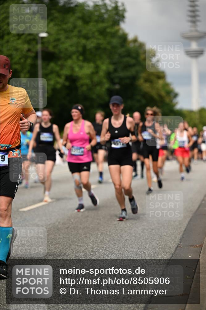 29.06.2025 - hella hamburg halbmarathon Dr. Thomas Lammeyer http://msf.ph/oto/8505906 29.06.2025 10:27:28 Kennedybrücke 1029, 1187, 1362, 1372, 1853, 2022, 2294, 2925, 3013, 3029, 4728, 4793, 5223, 5343, 5629, 5798, 6578, 6784, 6785, 7266, 7919, 8355, 8687, 8688, 8715, 9133, 9301, 9512, 9913, 10088 meine-sportfotos.de