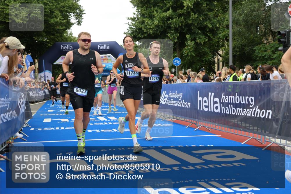 29.06.2025 - hella hamburg halbmarathon Strokosch-Dieckow http://msf.ph/oto/8505910 29.06.2025 10:51:10 Ziel 1366, 1461, 1817, 4077, 4404, 4816, 4967, 5600, 6027, 6657, 8261, 8316, 8508, 8704, 8930, 9476, 10480, 10508, 10603, 10667, 10868, 11512, 11625, 11733, 12016, 13073, 15480, 17384, 17530, 17823, 18019 meine-sportfotos.de