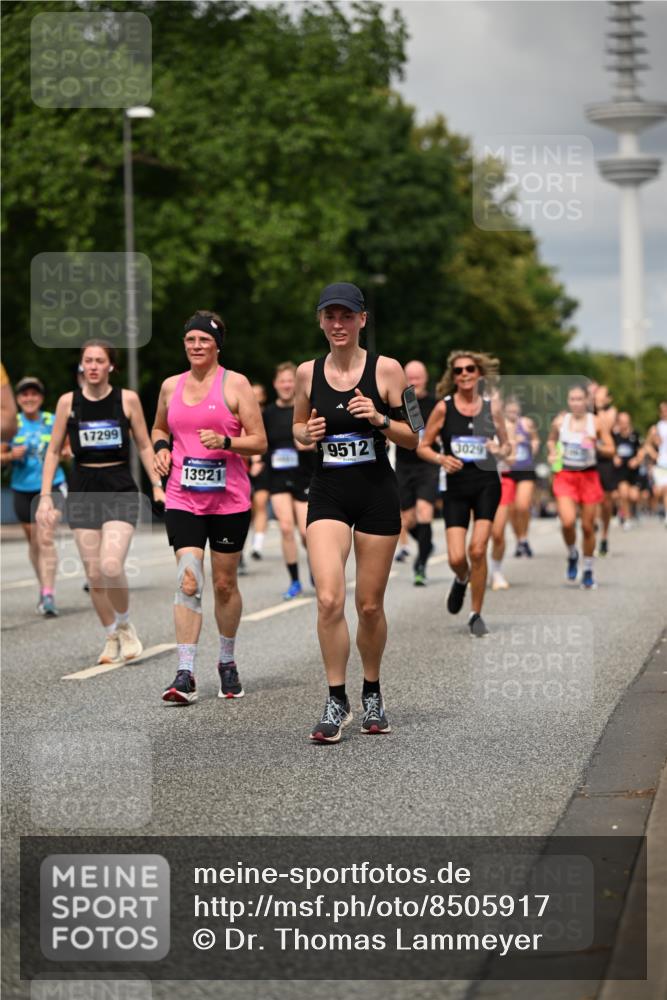 29.06.2025 - hella hamburg halbmarathon Dr. Thomas Lammeyer http://msf.ph/oto/8505917 29.06.2025 10:27:29 Kennedybrücke 1029, 1187, 1362, 1372, 1853, 2022, 2294, 2925, 3013, 3029, 4728, 4793, 5223, 5343, 5629, 5798, 6578, 6784, 6785, 7266, 7919, 8355, 8687, 8688, 8715, 9133, 9301, 9512, 9913, 10088 meine-sportfotos.de