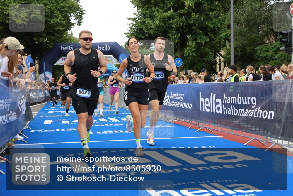 29.06.2025 - hella hamburg halbmarathon Strokosch-Dieckow http://msf.ph/oto/8505930 29.06.2025 10:51:10 Ziel 1366, 1461, 1817, 4077, 4404, 4816, 4967, 5600, 6027, 6657, 8261, 8316, 8508, 8704, 8930, 9476, 10480, 10508, 10603, 10667, 10868, 11512, 11625, 11733, 12016, 13073, 15480, 17384, 17530, 17823, 18019 meine-sportfotos.de