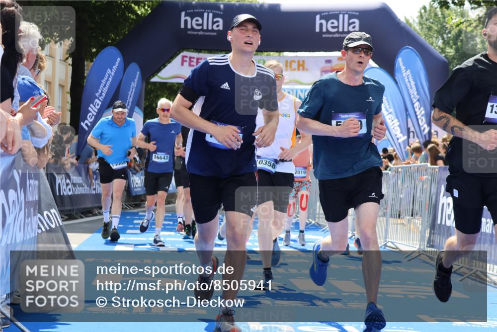 29.06.2025 - hella hamburg halbmarathon Strokosch-Dieckow http://msf.ph/oto/8505941 29.06.2025 11:38:16 Ziel 1952, 3237, 3635, 4391, 5649, 5887, 5940, 7612, 8947, 10025, 10358, 10624, 12019, 13262, 13650, 13741, 13832, 14085, 14684, 15310, 15468, 15704, 16643, 17817, 18671, 19055 meine-sportfotos.de