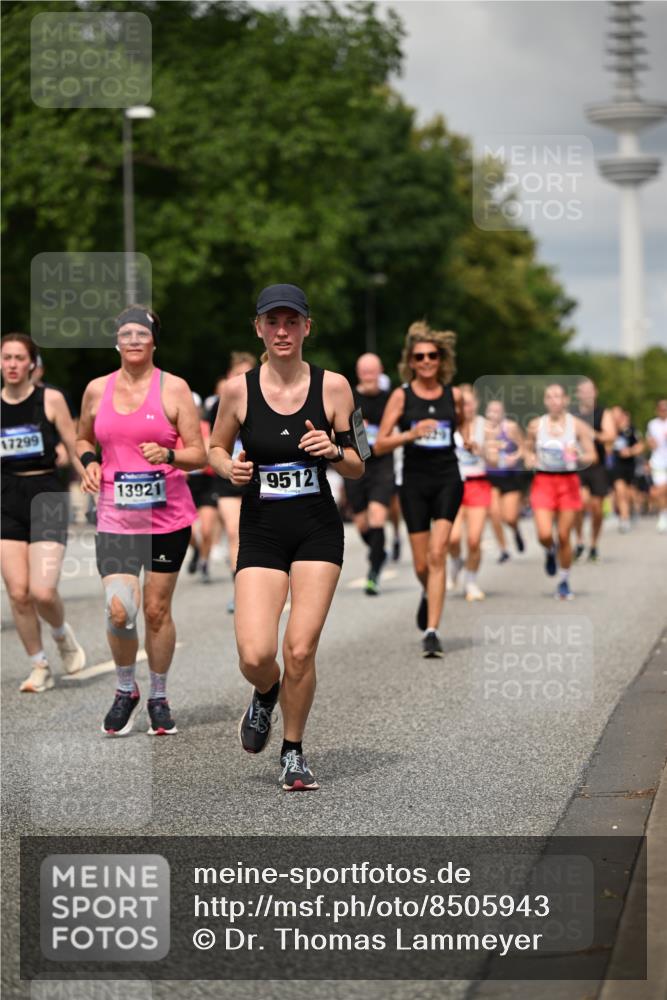 29.06.2025 - hella hamburg halbmarathon Dr. Thomas Lammeyer http://msf.ph/oto/8505943 29.06.2025 10:27:29 Kennedybrücke 1029, 1187, 1362, 1372, 1853, 2022, 2294, 2925, 3013, 3029, 4728, 4793, 5223, 5343, 5629, 5798, 6578, 6784, 6785, 7266, 7919, 8355, 8687, 8688, 8715, 9133, 9301, 9512, 9913, 10088 meine-sportfotos.de