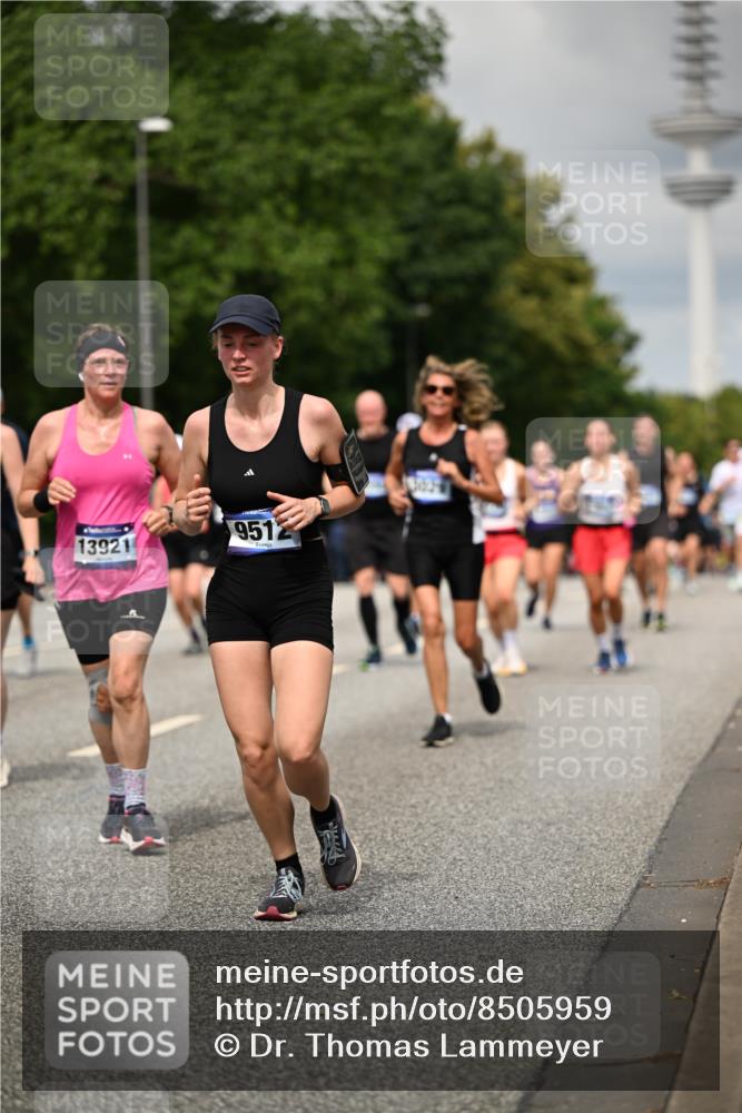 29.06.2025 - hella hamburg halbmarathon Dr. Thomas Lammeyer http://msf.ph/oto/8505959 29.06.2025 10:27:30 Kennedybrücke 1029, 1187, 1362, 1372, 1853, 2022, 2294, 2925, 3013, 3029, 4728, 4793, 5223, 5343, 5629, 5798, 6578, 6784, 6785, 7266, 7919, 8687, 8688, 8715, 9133, 9301, 9512, 9913, 10088 meine-sportfotos.de