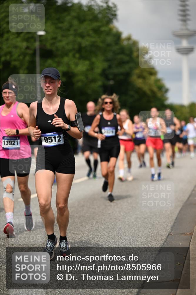 29.06.2025 - hella hamburg halbmarathon Dr. Thomas Lammeyer http://msf.ph/oto/8505966 29.06.2025 10:27:30 Kennedybrücke 1029, 1187, 1362, 1372, 1853, 2022, 2294, 2925, 3013, 3029, 4728, 4793, 5223, 5343, 5629, 5798, 6578, 6784, 6785, 7266, 7919, 8687, 8688, 8715, 9133, 9301, 9512, 9913, 10088 meine-sportfotos.de