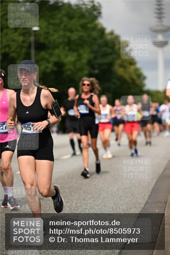 29.06.2025 - hella hamburg halbmarathon Dr. Thomas Lammeyer http://msf.ph/oto/8505973 29.06.2025 10:27:31 Kennedybrücke 1029, 1187, 1362, 1372, 1853, 2294, 2925, 3013, 3029, 4728, 4793, 5223, 5343, 5798, 6578, 6784, 6785, 7266, 7919, 8687, 8688, 9133, 9301, 9512, 9913, 10088 meine-sportfotos.de