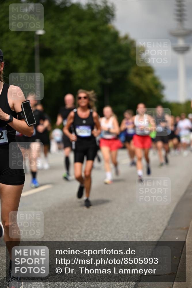 29.06.2025 - hella hamburg halbmarathon Dr. Thomas Lammeyer http://msf.ph/oto/8505993 29.06.2025 10:27:31 Kennedybrücke 1029, 1187, 1362, 1372, 1853, 2294, 2925, 3013, 3029, 4728, 4793, 5223, 5343, 5798, 6578, 6784, 6785, 7266, 7919, 8687, 8688, 9133, 9301, 9512, 9913, 10088 meine-sportfotos.de