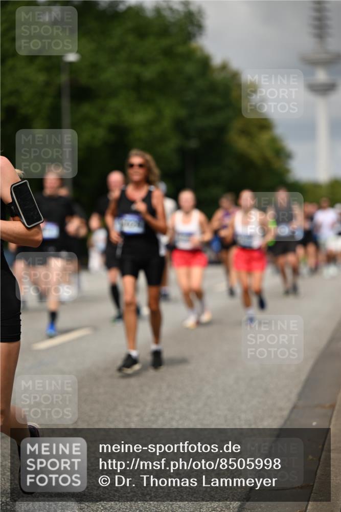 29.06.2025 - hella hamburg halbmarathon Dr. Thomas Lammeyer http://msf.ph/oto/8505998 29.06.2025 10:27:31 Kennedybrücke 1029, 1187, 1362, 1372, 1853, 2294, 2925, 3013, 3029, 4728, 4793, 5223, 5343, 5798, 6578, 6784, 6785, 7266, 7919, 8687, 8688, 9133, 9301, 9512, 9913, 10088 meine-sportfotos.de