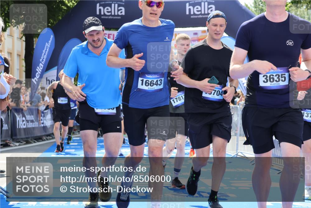 29.06.2025 - hella hamburg halbmarathon Strokosch-Dieckow http://msf.ph/oto/8506000 29.06.2025 11:38:19 Ziel 3237, 3635, 4391, 5358, 5649, 5887, 5940, 7612, 8696, 8947, 10358, 10624, 11044, 12019, 13650, 13741, 13832, 14085, 14684, 15310, 15468, 15704, 16643, 16883, 17817, 18671, 19055 meine-sportfotos.de
