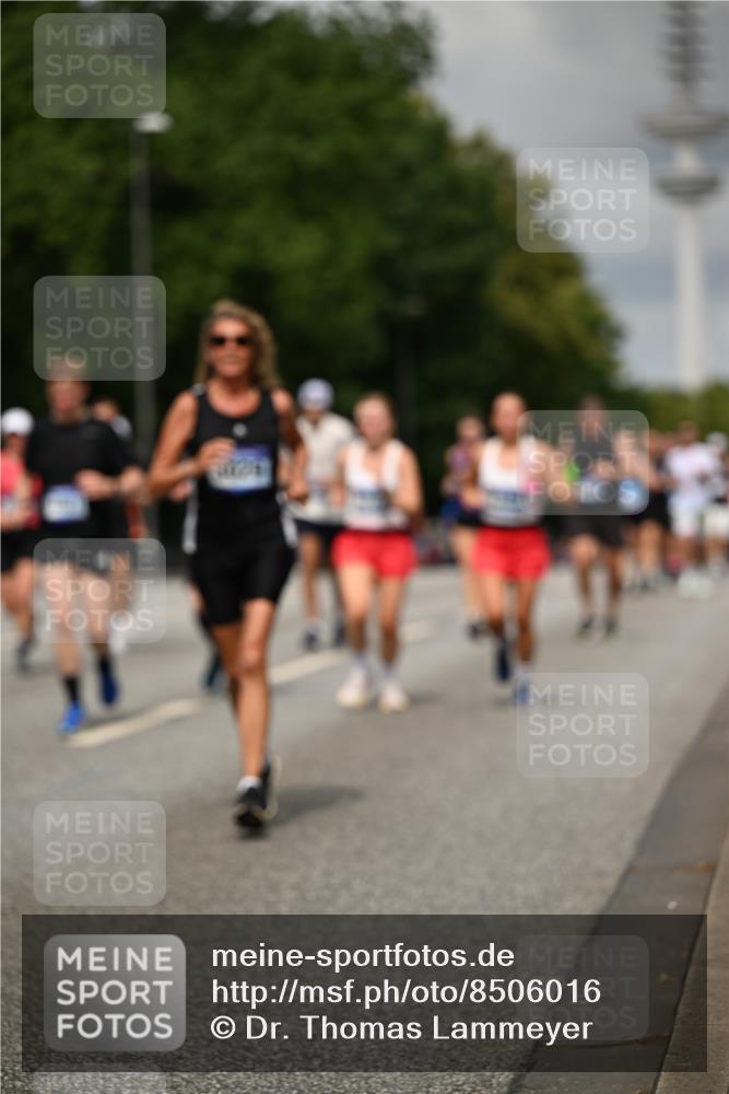 29.06.2025 - hella hamburg halbmarathon Dr. Thomas Lammeyer http://msf.ph/oto/8506016 29.06.2025 10:27:32 Kennedybrücke 1029, 1187, 1362, 1372, 1853, 2294, 2925, 3013, 3029, 4728, 4793, 5223, 5343, 5798, 6578, 7266, 7919, 8687, 8688, 9133, 9301, 9512, 9913, 10088 meine-sportfotos.de