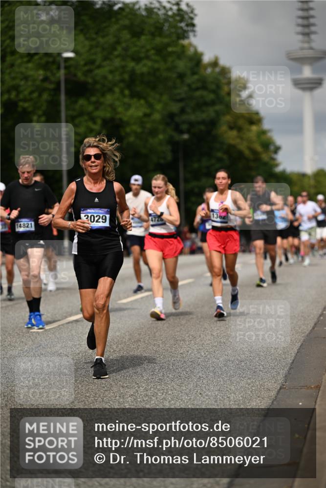 29.06.2025 - hella hamburg halbmarathon Dr. Thomas Lammeyer http://msf.ph/oto/8506021 29.06.2025 10:27:32 Kennedybrücke 1029, 1187, 1362, 1372, 1853, 2294, 2925, 3013, 3029, 4728, 4793, 5223, 5343, 5798, 6578, 7266, 7919, 8687, 8688, 9133, 9301, 9512, 9913, 10088 meine-sportfotos.de
