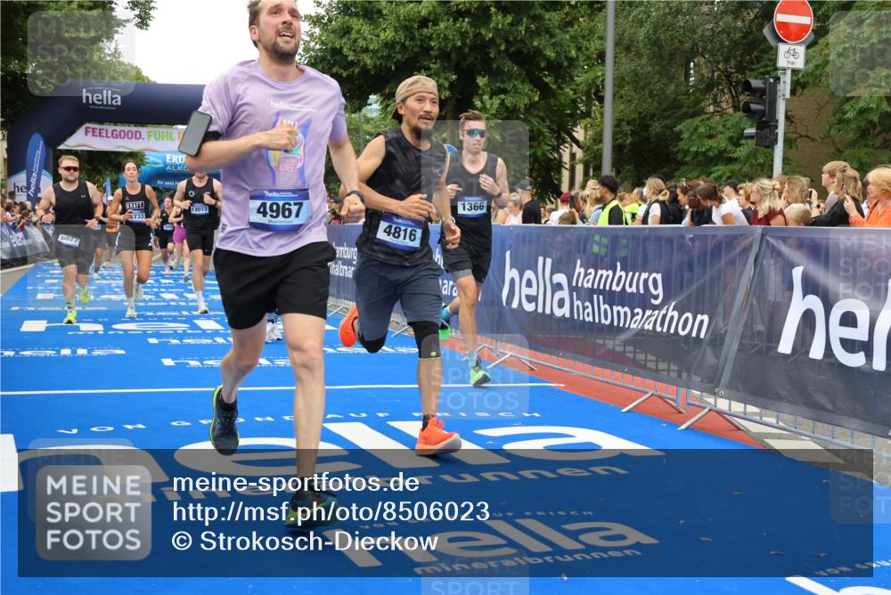 29.06.2025 - hella hamburg halbmarathon Strokosch-Dieckow http://msf.ph/oto/8506023 29.06.2025 10:51:08 Ziel 1366, 1461, 1630, 4077, 4404, 4816, 4967, 5600, 6027, 8117, 8261, 8508, 8704, 8930, 9476, 10508, 10603, 10868, 11512, 11625, 11733, 13008, 13073, 15480, 17384, 17530, 17823, 18066 meine-sportfotos.de