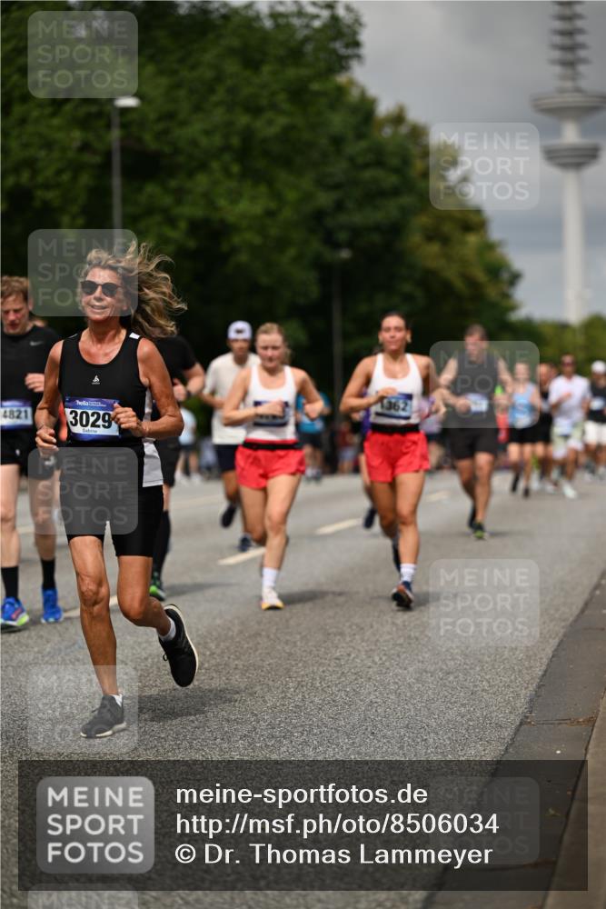 29.06.2025 - hella hamburg halbmarathon Dr. Thomas Lammeyer http://msf.ph/oto/8506034 29.06.2025 10:27:32 Kennedybrücke 1029, 1187, 1362, 1372, 1853, 2294, 2925, 3013, 3029, 4728, 4793, 5223, 5343, 5798, 6578, 7266, 7919, 8687, 8688, 9133, 9301, 9512, 9913, 10088 meine-sportfotos.de