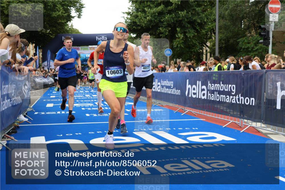 29.06.2025 - hella hamburg halbmarathon Strokosch-Dieckow http://msf.ph/oto/8506052 29.06.2025 10:51:04 Ziel 1366, 1630, 2207, 4077, 4816, 4967, 6027, 8117, 8261, 8508, 8704, 10215, 10508, 10603, 10868, 11733, 12778, 13008, 13073, 14125, 15480, 16285, 17221, 17384, 17530, 17823, 18066, 18350 meine-sportfotos.de