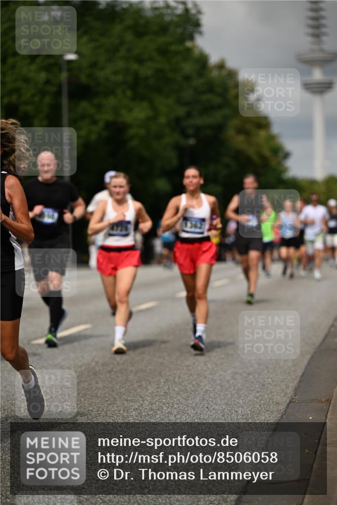 29.06.2025 - hella hamburg halbmarathon Dr. Thomas Lammeyer http://msf.ph/oto/8506058 29.06.2025 10:27:33 Kennedybrücke 1029, 1187, 1362, 1372, 1853, 2294, 2925, 3013, 3029, 4728, 4793, 5223, 5343, 5798, 6578, 7266, 7919, 8687, 8688, 9133, 9301, 9512, 9913, 10088 meine-sportfotos.de