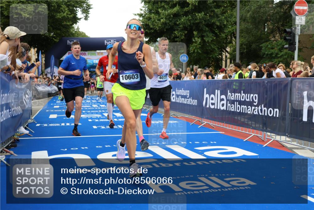 29.06.2025 - hella hamburg halbmarathon Strokosch-Dieckow http://msf.ph/oto/8506066 29.06.2025 10:51:04 Ziel 1366, 1630, 2207, 4077, 4816, 4967, 6027, 8117, 8261, 8508, 8704, 10215, 10508, 10603, 10868, 11733, 12778, 13008, 13073, 14125, 15480, 16285, 17221, 17384, 17530, 17823, 18066, 18350 meine-sportfotos.de