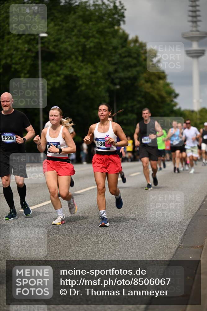 29.06.2025 - hella hamburg halbmarathon Dr. Thomas Lammeyer http://msf.ph/oto/8506067 29.06.2025 10:27:33 Kennedybrücke 1029, 1187, 1362, 1372, 1853, 2294, 2925, 3013, 3029, 4728, 4793, 5223, 5343, 5798, 6578, 7266, 7919, 8687, 8688, 9133, 9301, 9512, 9913, 10088 meine-sportfotos.de
