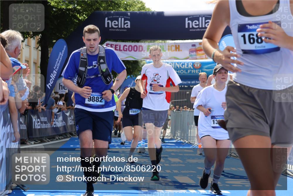 29.06.2025 - hella hamburg halbmarathon Strokosch-Dieckow http://msf.ph/oto/8506220 29.06.2025 11:38:26 Ziel 1835, 2023, 3237, 3635, 4320, 4414, 5358, 6896, 8000, 8696, 8947, 9882, 10200, 10506, 11044, 12764, 12907, 13650, 13711, 13741, 14085, 15027, 15075, 15310, 15704, 16643, 16883, 17342, 17817, 19055 meine-sportfotos.de