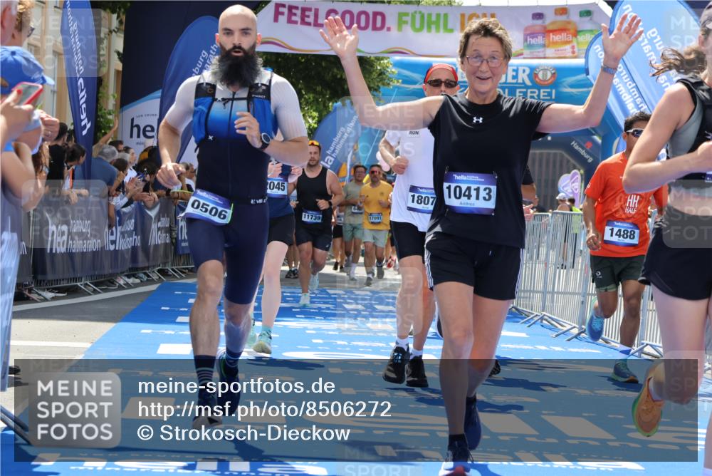 29.06.2025 - hella hamburg halbmarathon Strokosch-Dieckow http://msf.ph/oto/8506272 29.06.2025 11:38:33 Ziel 1488, 1490, 1835, 2023, 2045, 2674, 4320, 4414, 4564, 6896, 7684, 8000, 9882, 10200, 10413, 10506, 11739, 12764, 12907, 13106, 13711, 15027, 15075, 16793, 17342, 18074 meine-sportfotos.de