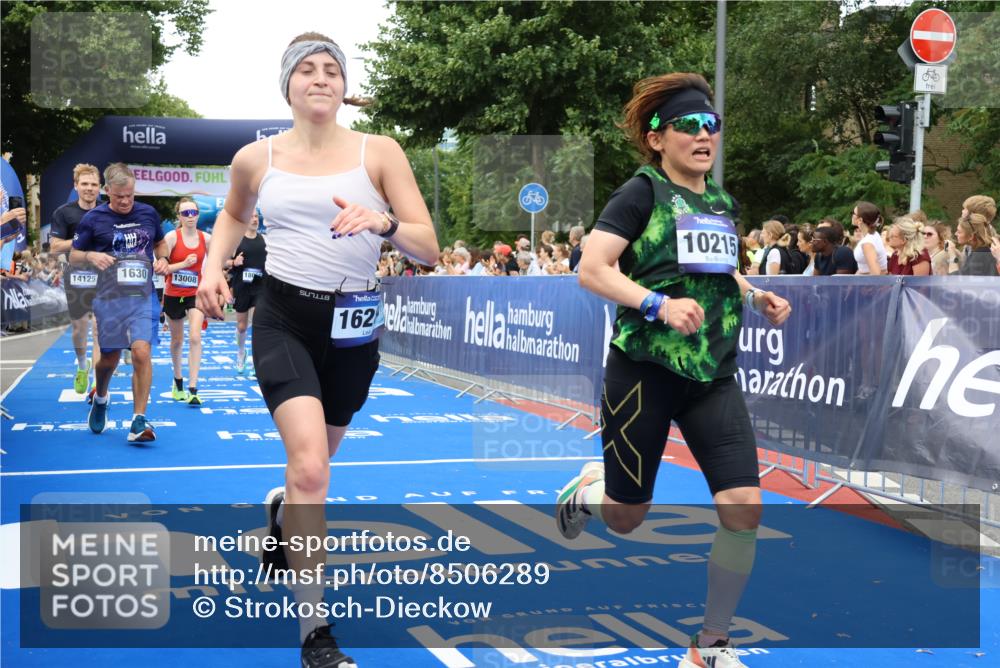 29.06.2025 - hella hamburg halbmarathon Strokosch-Dieckow http://msf.ph/oto/8506289 29.06.2025 10:50:59 Ziel 1466, 1630, 2207, 3654, 4077, 4816, 7369, 8117, 8205, 8261, 8508, 8572, 8704, 10215, 10508, 10603, 11551, 12778, 13008, 13687, 14125, 15362, 15395, 15643, 16285, 17221, 17384, 18066, 18350 meine-sportfotos.de