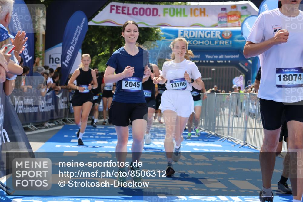 29.06.2025 - hella hamburg halbmarathon Strokosch-Dieckow http://msf.ph/oto/8506312 29.06.2025 11:38:35 Ziel 1488, 1490, 1793, 1835, 2045, 2674, 4320, 4414, 4564, 5141, 6896, 7684, 8000, 8936, 10200, 10413, 10506, 11739, 12764, 13106, 13638, 13711, 15027, 15075, 16793, 17091, 17342, 18074 meine-sportfotos.de