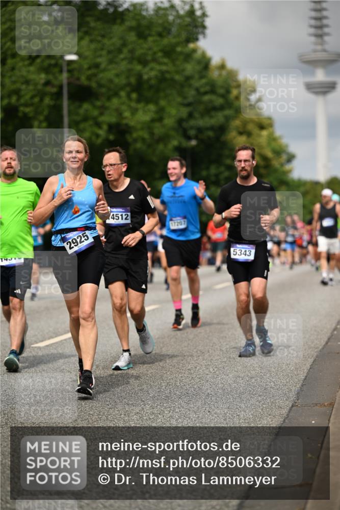 29.06.2025 - hella hamburg halbmarathon Dr. Thomas Lammeyer http://msf.ph/oto/8506332 29.06.2025 10:27:42 Kennedybrücke 1003, 1048, 1187, 1362, 1382, 2125, 2925, 3013, 3029, 3457, 4728, 4793, 5343, 7820, 8687, 8688, 8716, 9133, 9301, 9512, 9877, 9913 meine-sportfotos.de