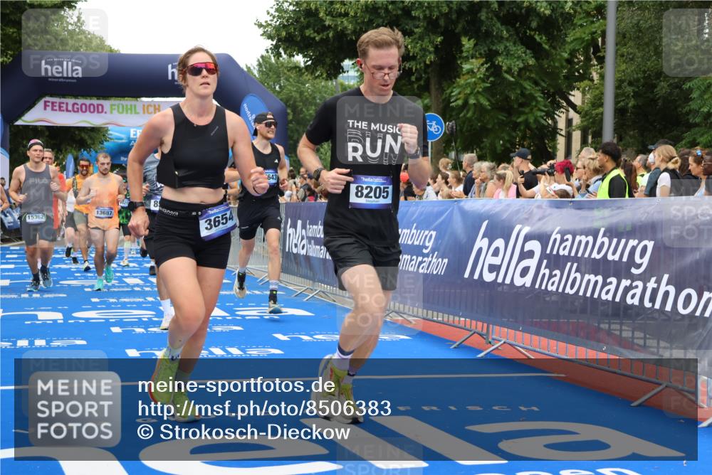 29.06.2025 - hella hamburg halbmarathon Strokosch-Dieckow http://msf.ph/oto/8506383 29.06.2025 10:50:54 Ziel 1466, 1630, 2207, 3654, 3947, 4839, 5018, 7052, 7369, 8117, 8205, 8572, 10215, 10750, 11551, 12778, 13008, 13687, 14125, 15362, 15395, 15643, 16285, 17221, 18182, 18350 meine-sportfotos.de