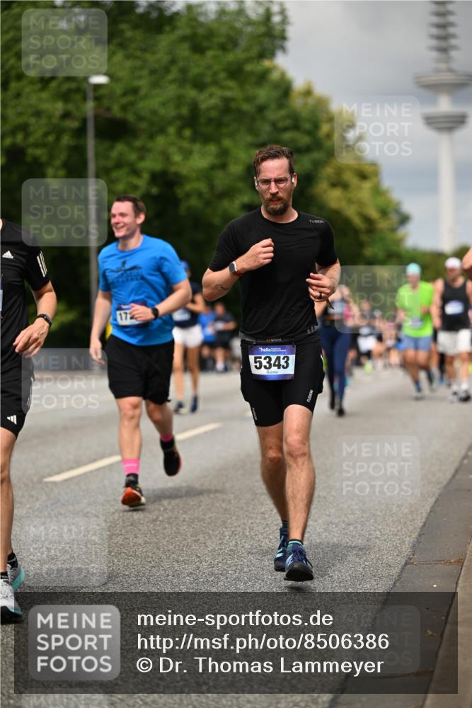 29.06.2025 - hella hamburg halbmarathon Dr. Thomas Lammeyer http://msf.ph/oto/8506386 29.06.2025 10:27:44 Kennedybrücke 1003, 1048, 1187, 1362, 1382, 2125, 2925, 3013, 3029, 3457, 4728, 5343, 7820, 8181, 8687, 8688, 8716, 9133, 9877, 9913 meine-sportfotos.de