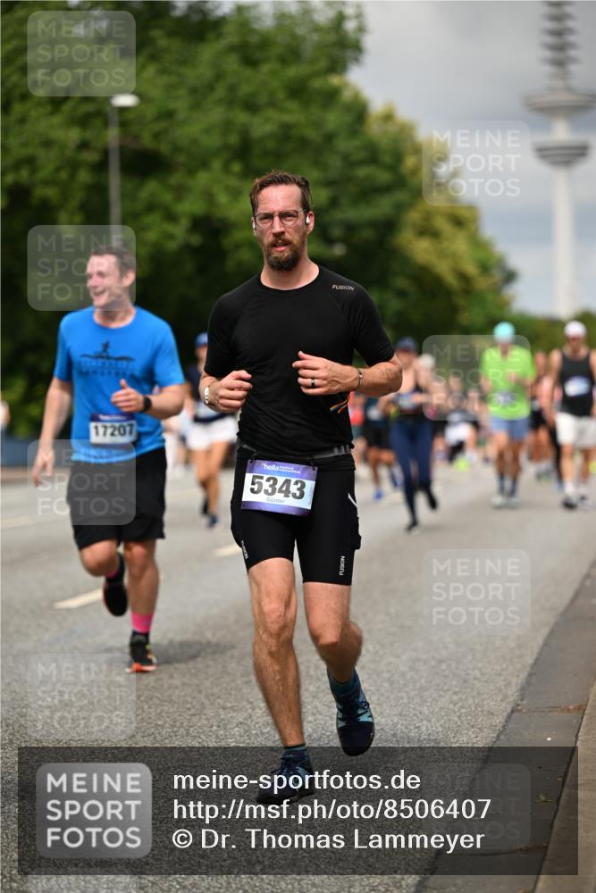 29.06.2025 - hella hamburg halbmarathon Dr. Thomas Lammeyer http://msf.ph/oto/8506407 29.06.2025 10:27:44 Kennedybrücke 1003, 1048, 1187, 1362, 1382, 2125, 2925, 3013, 3029, 3457, 4728, 5343, 7820, 8181, 8687, 8688, 8716, 9133, 9877, 9913 meine-sportfotos.de
