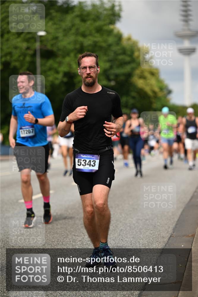29.06.2025 - hella hamburg halbmarathon Dr. Thomas Lammeyer http://msf.ph/oto/8506413 29.06.2025 10:27:44 Kennedybrücke 1003, 1048, 1187, 1362, 1382, 2125, 2925, 3013, 3029, 3457, 4728, 5343, 7820, 8181, 8687, 8688, 8716, 9133, 9877, 9913 meine-sportfotos.de