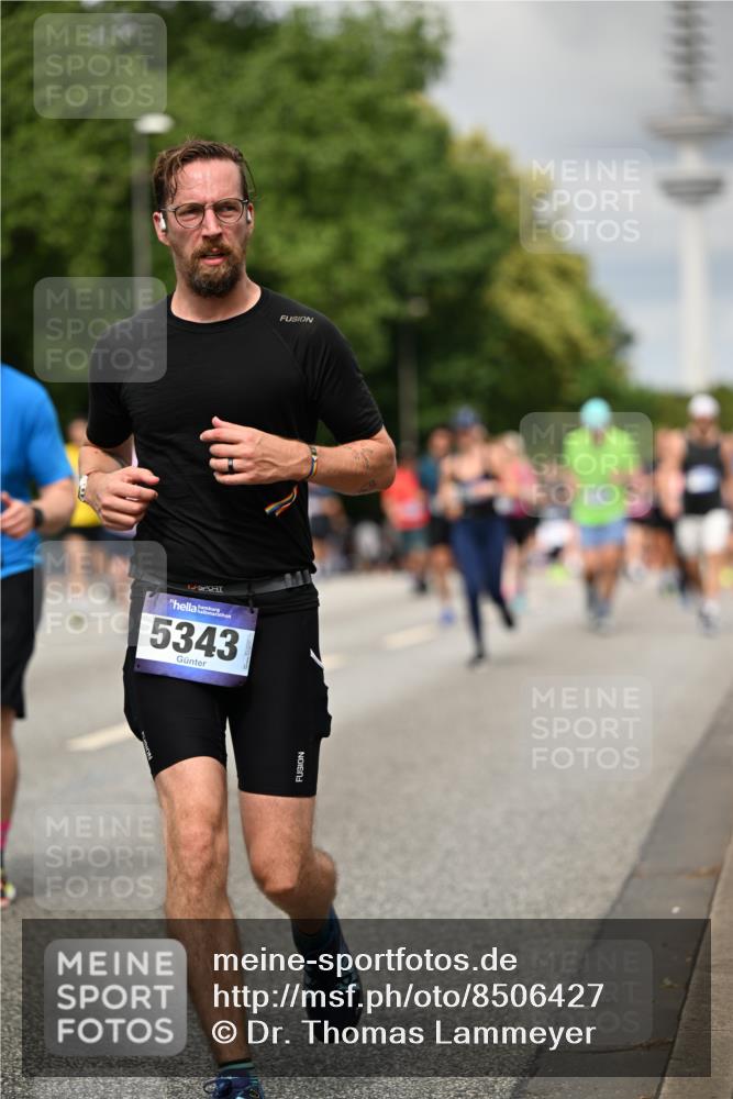 29.06.2025 - hella hamburg halbmarathon Dr. Thomas Lammeyer http://msf.ph/oto/8506427 29.06.2025 10:27:45 Kennedybrücke 1003, 1048, 1187, 1362, 1382, 2125, 2925, 3013, 3029, 3457, 4728, 5343, 7029, 7820, 8181, 8687, 8688, 8716, 9133, 9877, 9913 meine-sportfotos.de