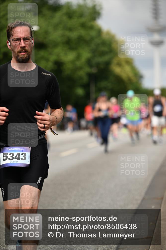 29.06.2025 - hella hamburg halbmarathon Dr. Thomas Lammeyer http://msf.ph/oto/8506438 29.06.2025 10:27:45 Kennedybrücke 1003, 1048, 1187, 1362, 1382, 2125, 2925, 3013, 3029, 3457, 4728, 5343, 7029, 7820, 8181, 8687, 8688, 8716, 9133, 9877, 9913 meine-sportfotos.de