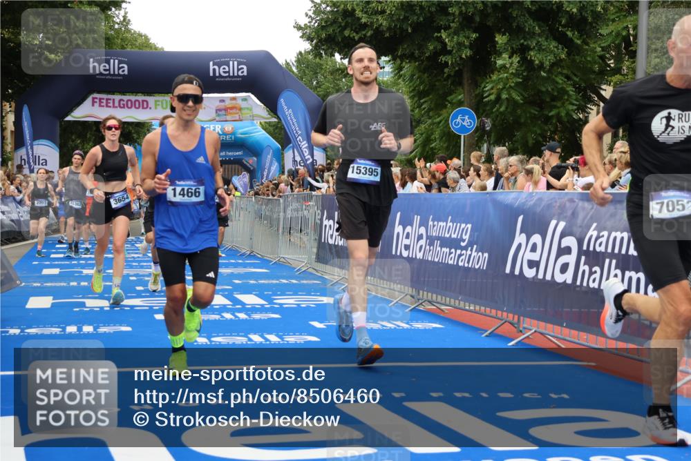 29.06.2025 - hella hamburg halbmarathon Strokosch-Dieckow http://msf.ph/oto/8506460 29.06.2025 10:50:52 Ziel 1466, 2207, 3654, 3947, 4839, 5018, 5115, 7052, 7369, 8205, 8572, 8657, 10215, 10750, 11551, 12778, 13687, 15362, 15395, 15426, 15643, 15720, 16285, 17129, 18182, 18350, 18370 meine-sportfotos.de
